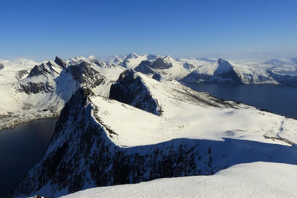 Cozy Apartment Between Sea And Mountains Mefjordvaer Bagian luar foto